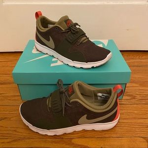 Nike SB Trainerendor, Cargo Khaki, Men’s 9, (616575 326), Excellent Condition
